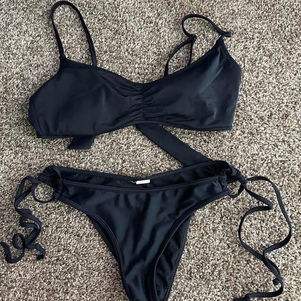 Black bikini